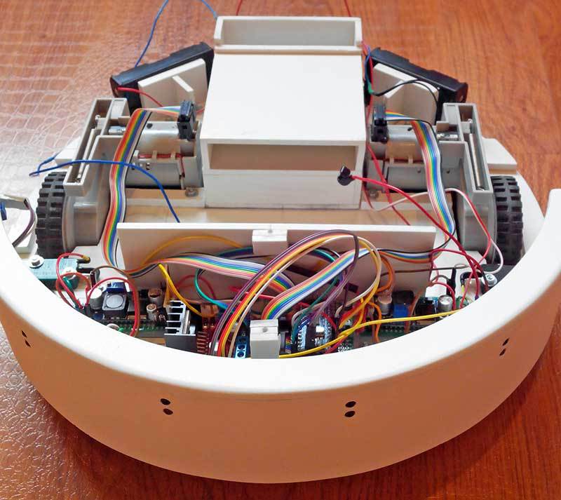 Простой робот пылесос на Arduino
